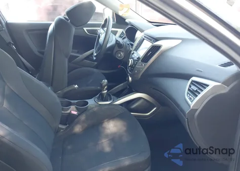 2013 Hyundai Veloster Base W/Black z USA, uszkodzony, nr VIN KMHTC6AD6DU125295